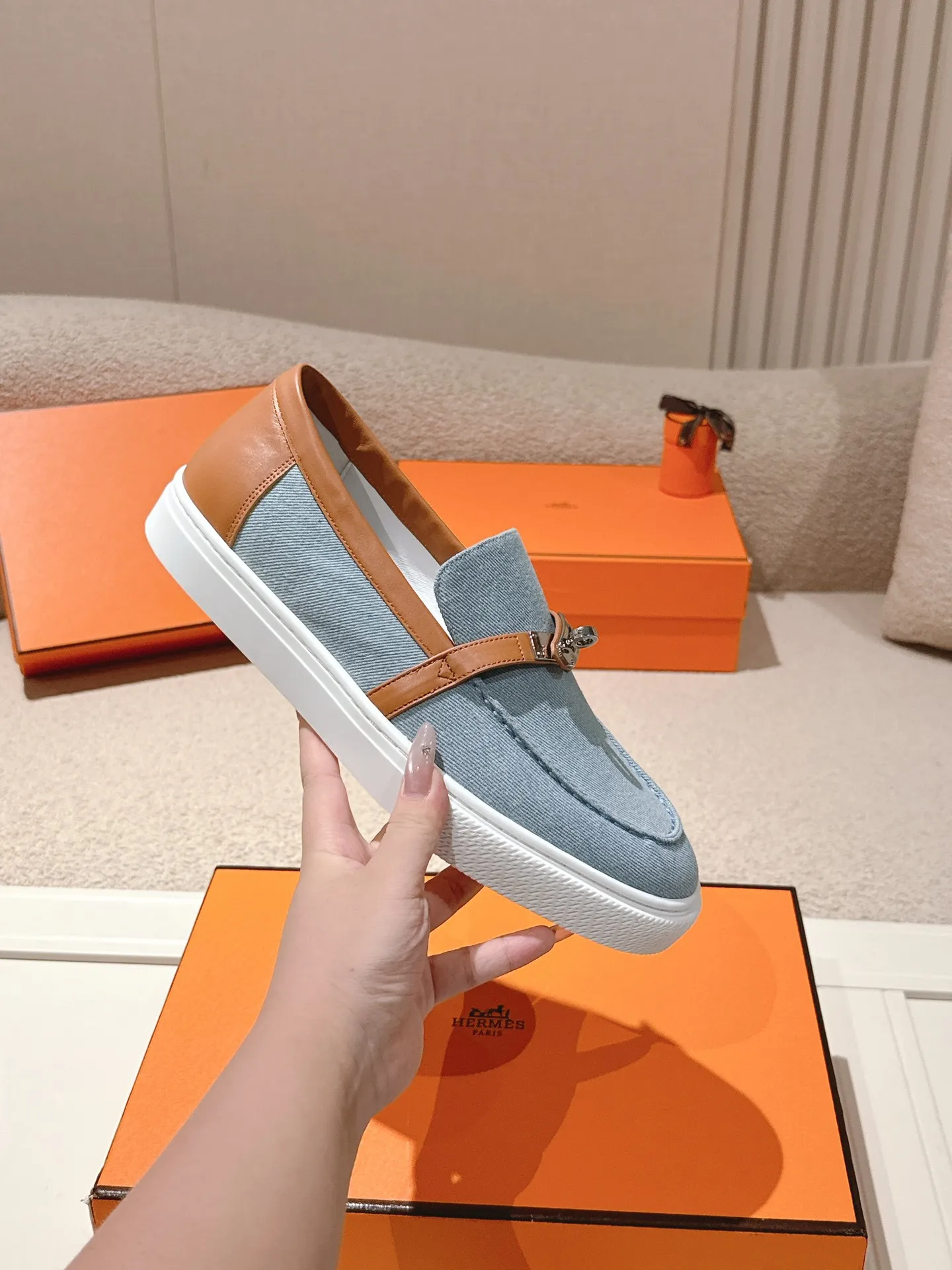 Men's shoes 💰640💰 Hermes# New Kelly buckle thick-soled loafers. Upper: cowhide/suede material. Lining: sheepskin lining. Outsole: exclusive molded outsole. Size: women's size 35-40, men's size 39-45 (female 41/male 46 customized, non-refundable)